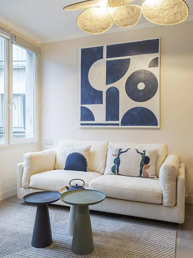 The Blue Suite On Champs Elysees Avenue باريس فرنسا